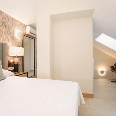 Debambu Atarazanas Aparthotel Málaga