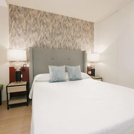Debambu Atarazanas Aparthotel Málaga